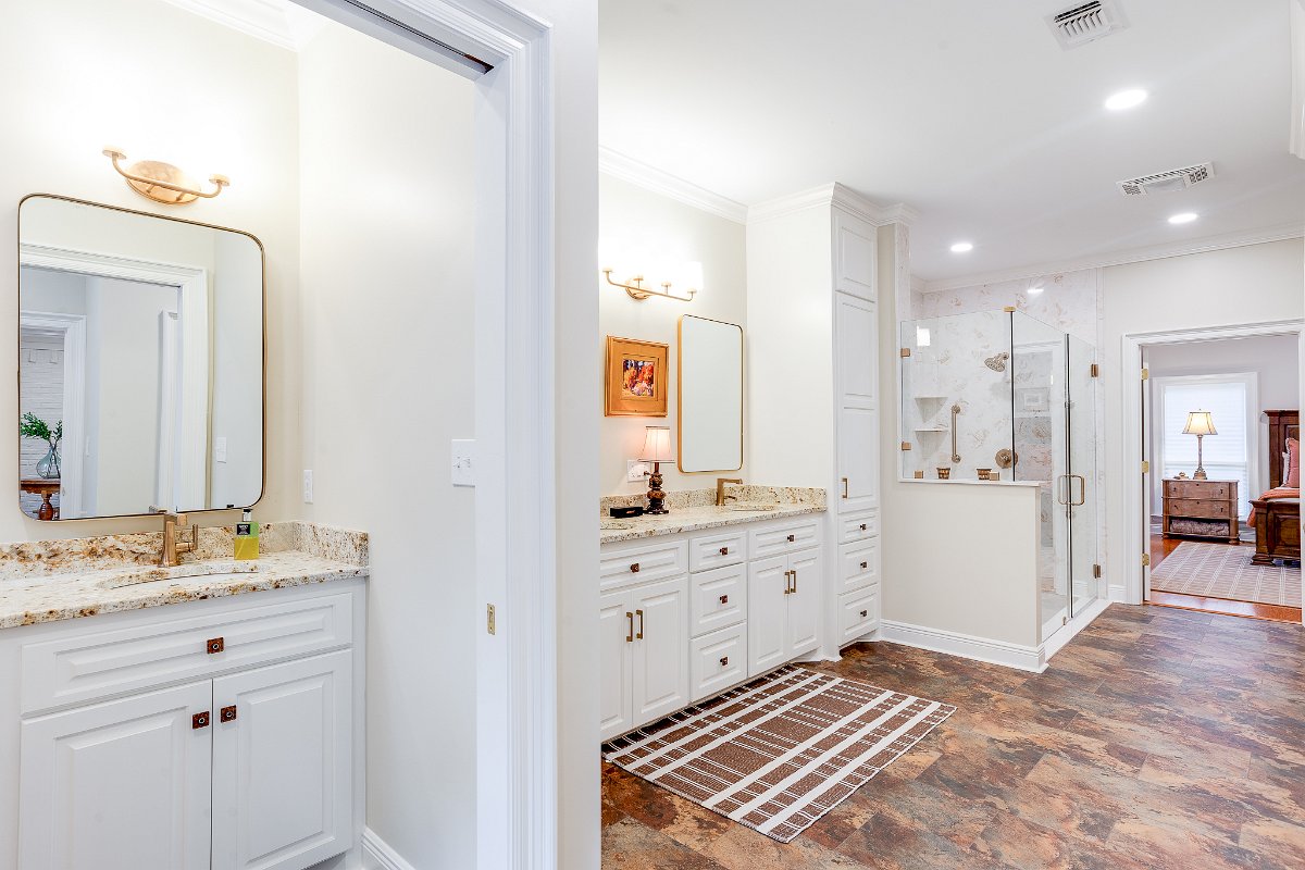 Master Bathroom3